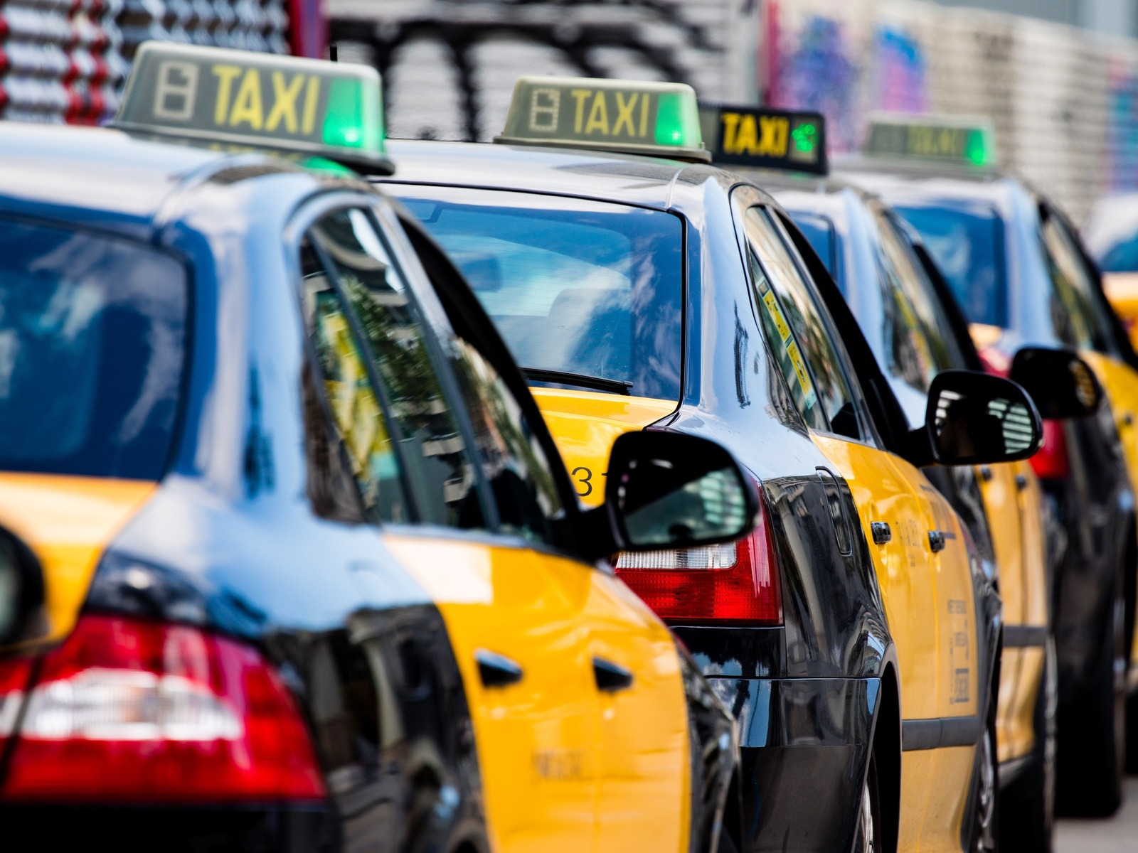 imagen de  Avalis i MMT Seguros han arribat a un acord de col·laboració per millorar les condicions de l’assegurança de taxi